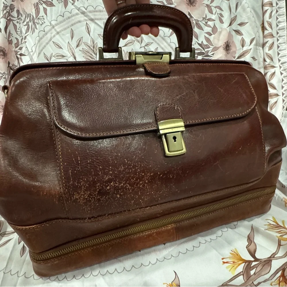 Classic Brown Distressed Leather Doctor Bag